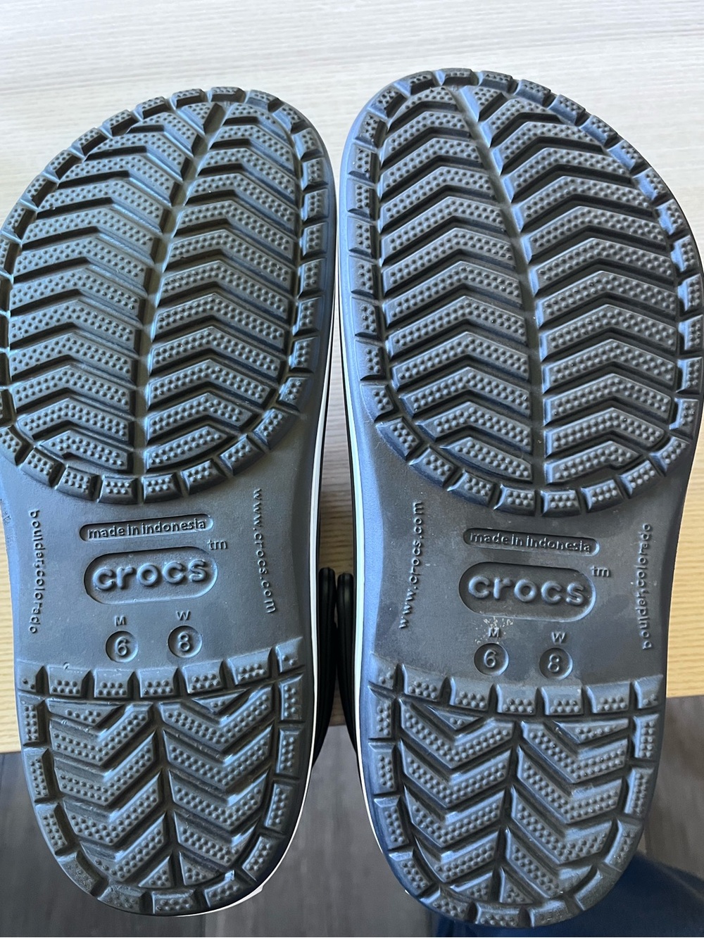 CROCS Black Clog with White Midsole - Picture 4 of 8